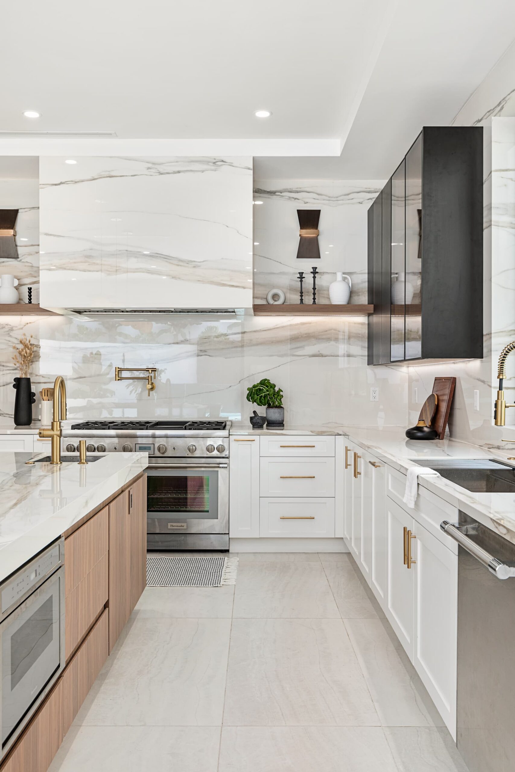 Kitchen Design | Brentwood Contemporary Residence | Brentwood, CA