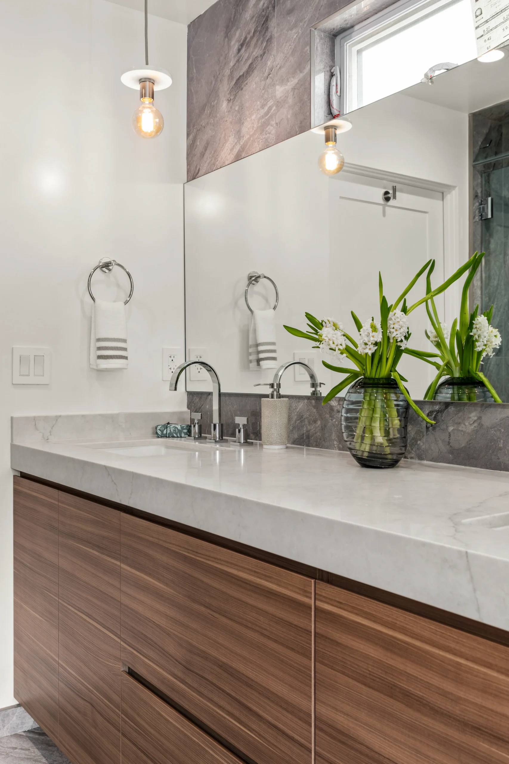Bathroom Double Sink Wood Vanity, Agoura Hills Interior Design, Interior Conception