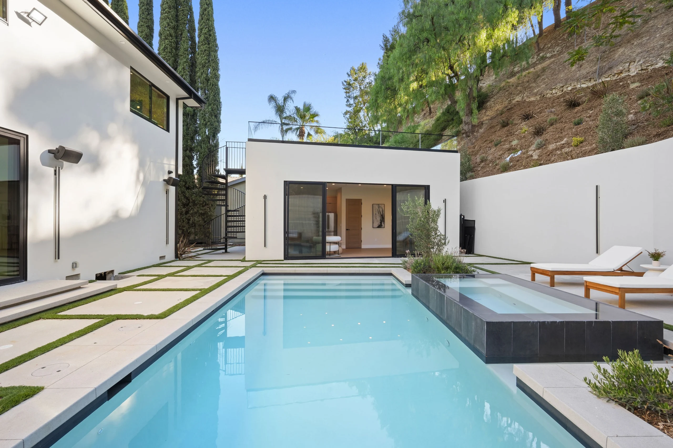 Modern Pool Spa Patio Hardscape, Encino Interior Design, Interior Conception