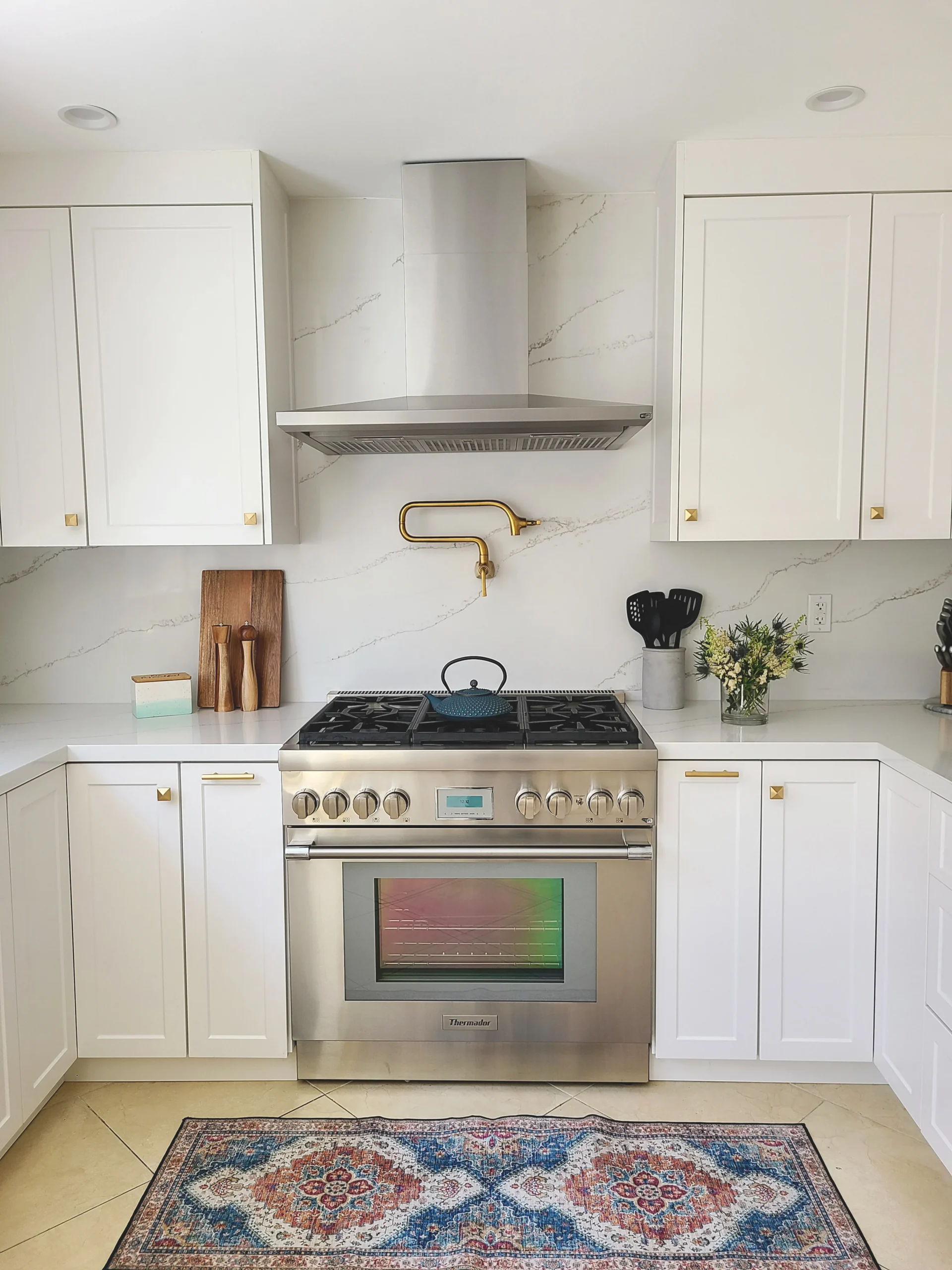 Kitchen Design Range Wall Marble Backsplash, Tarzana CA Interior Conception
