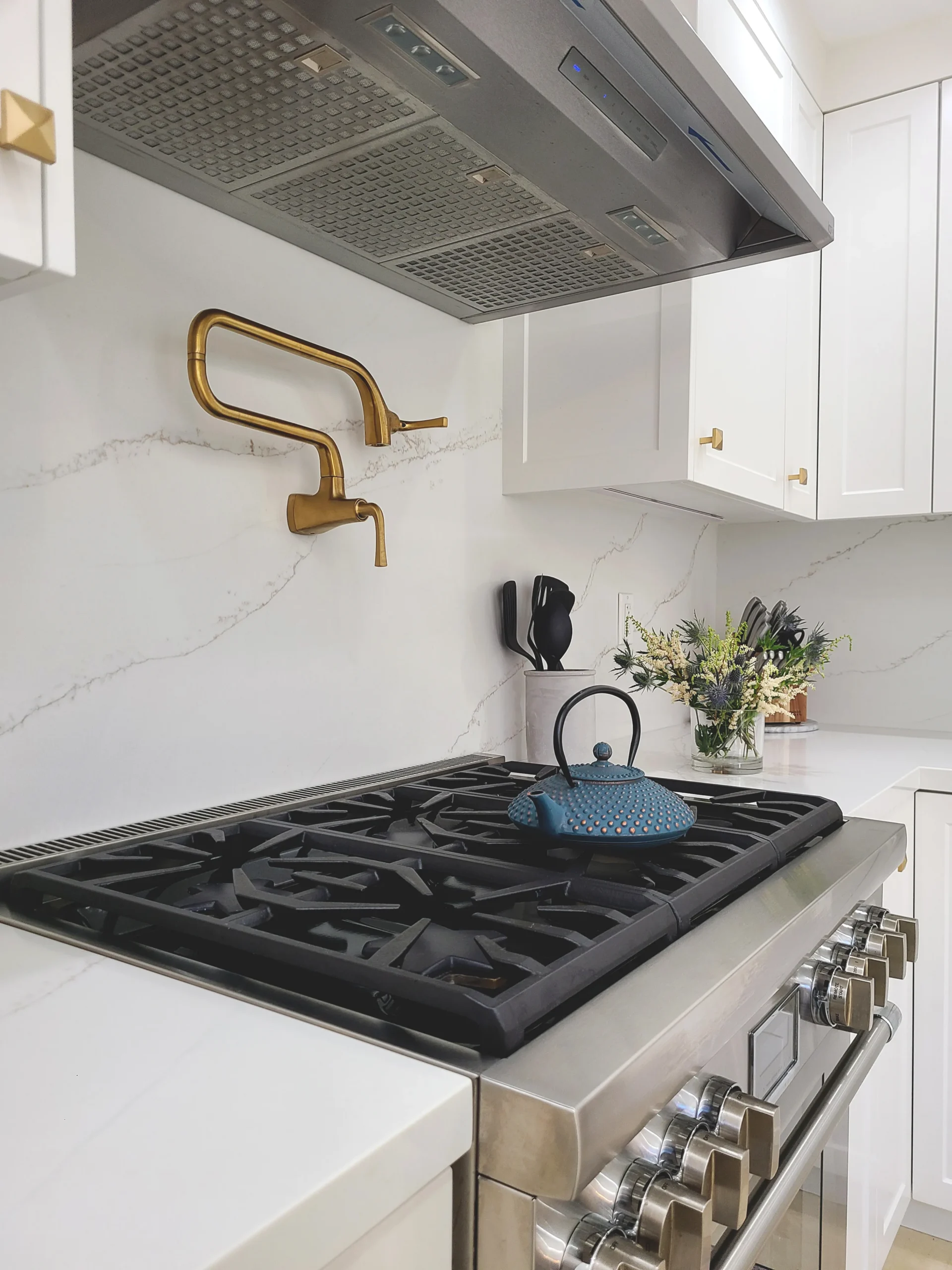 Kitchen Range Stainless Hood Brass Pot Filler, Tarzana CA Interior Conception