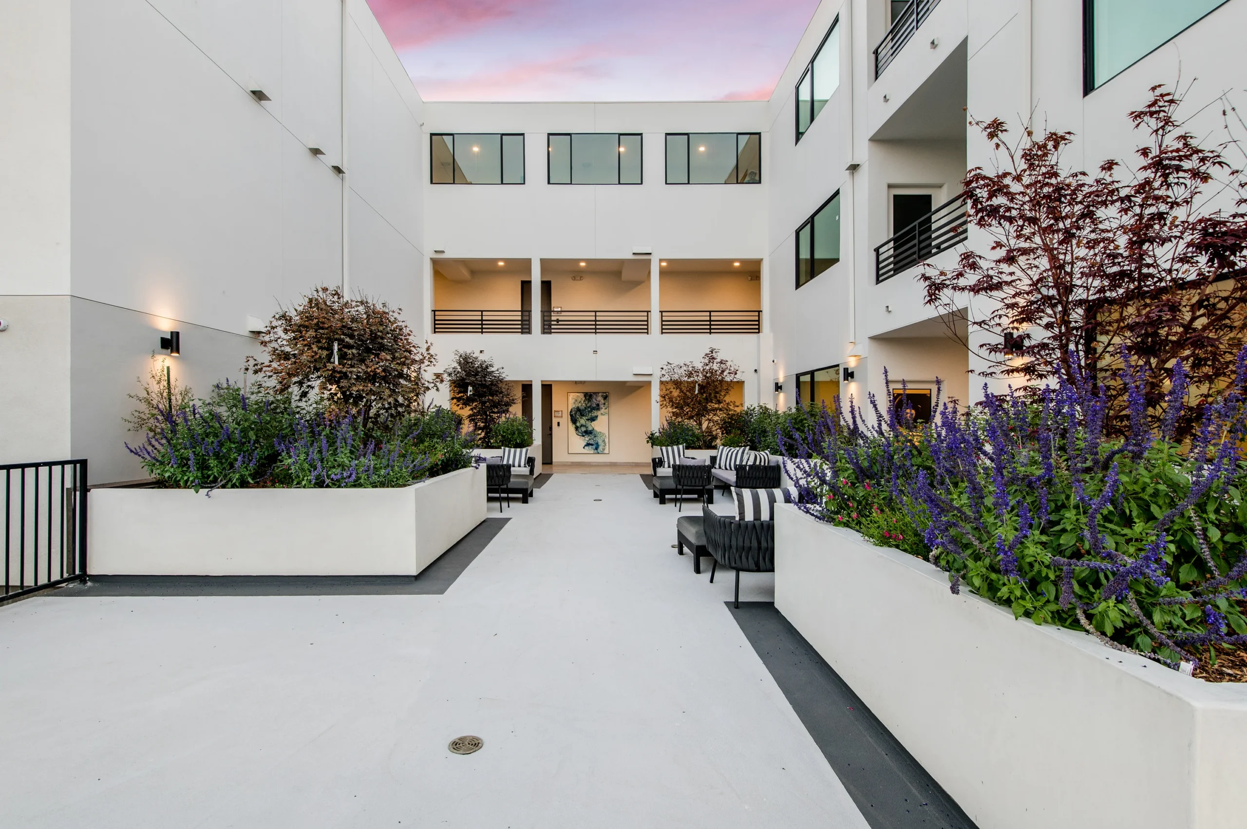 Courtyard Planters Outdoor Lounge Design, Los Angeles Interior Design, Interior Conception