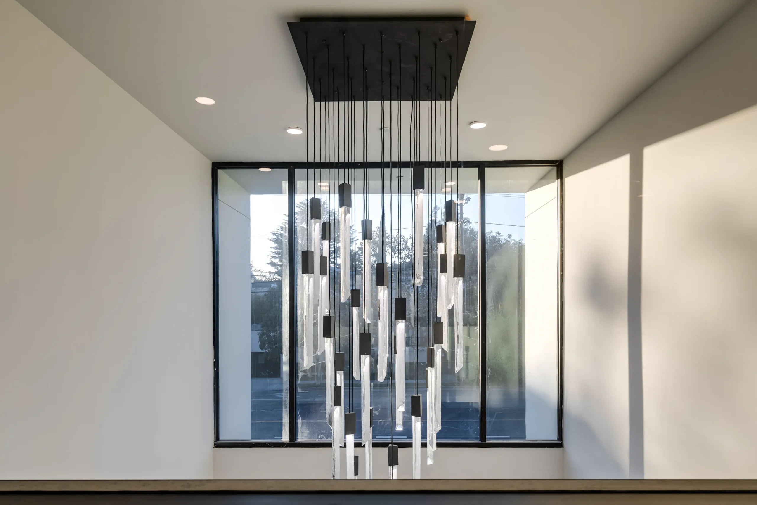 Entry Chandelier Glass Window, Los Angeles Interior Design, Interior Conception