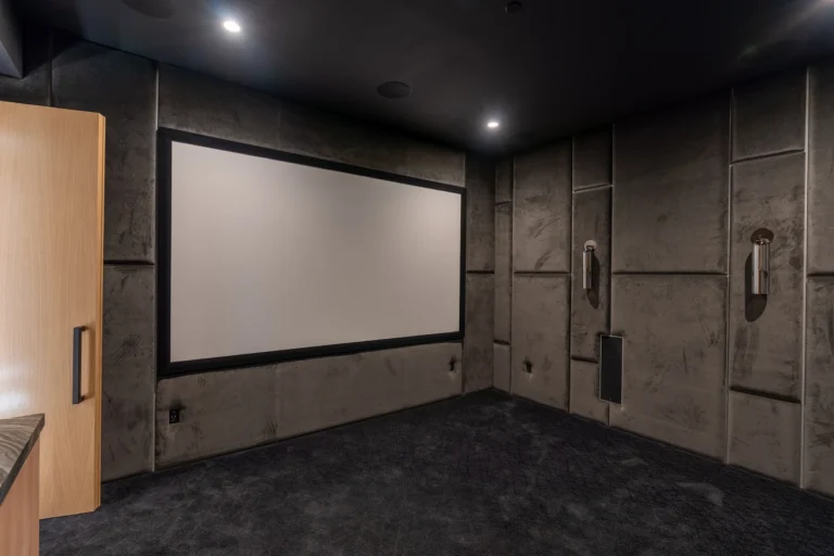 Smart Technology in Contemporary Luxury Homes
