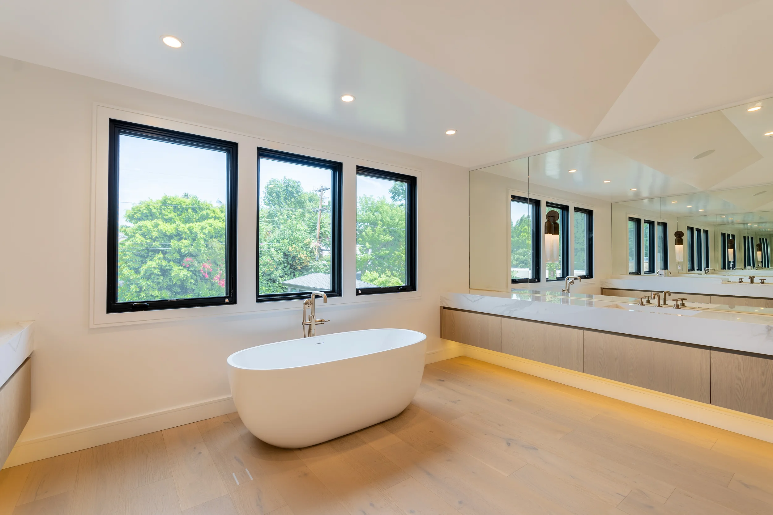 Primary Bath Freestanding Tub Double Vanity, Sherman Oaks Interior Design, Interior Conception