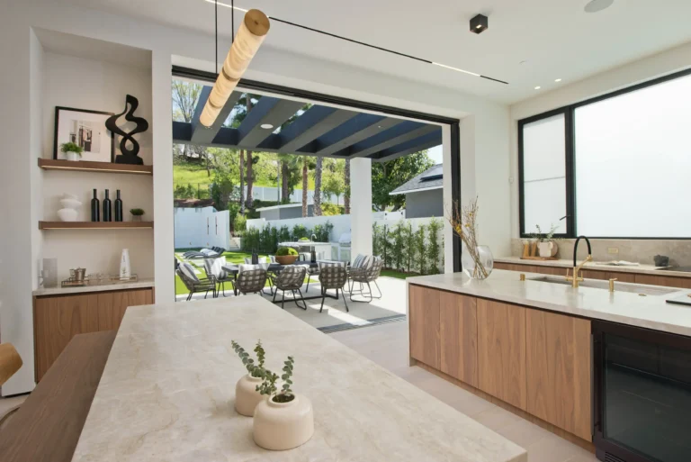 High-Performance Homes 2025: Energy-Efficient Features